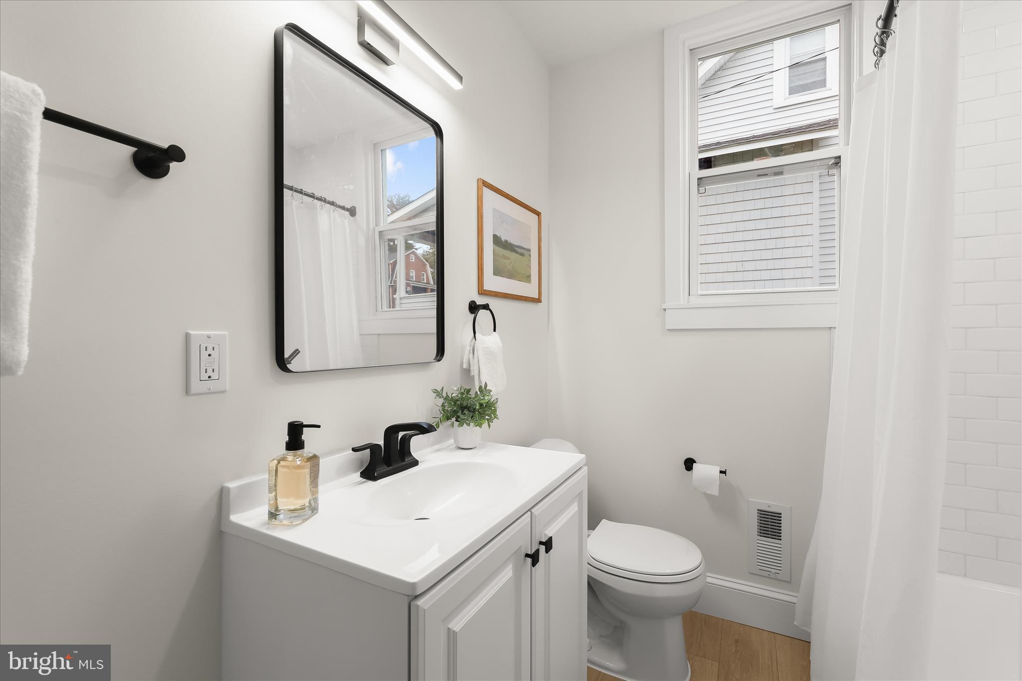 640 North Bend Road Baltimore, MD 21229 - Photo 19 of 47 Main Level Full Bath
