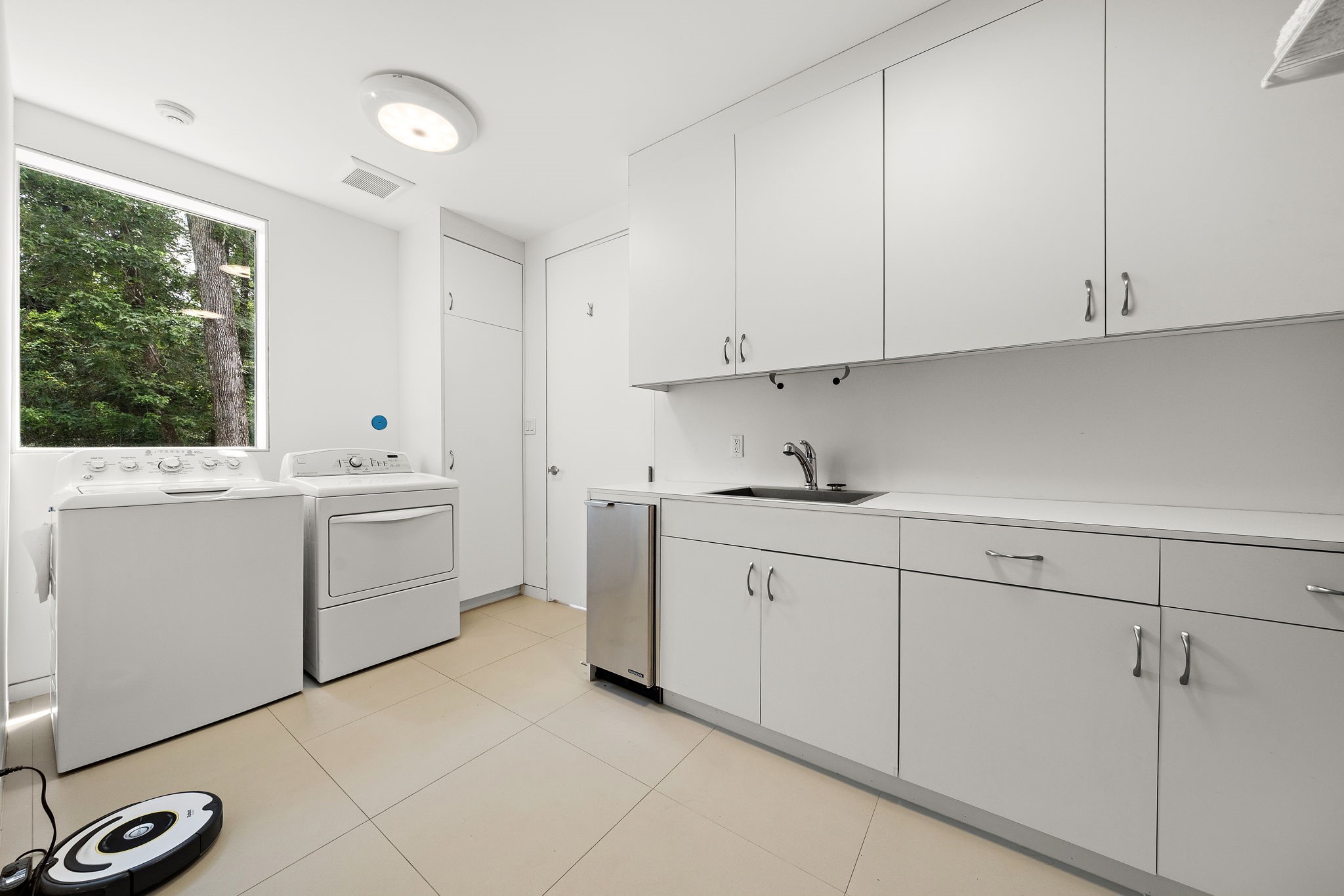 118 Angel Leaf Road Spring, TX 77380 - Photo 20 of 50 Laundry room with storage and folding space.