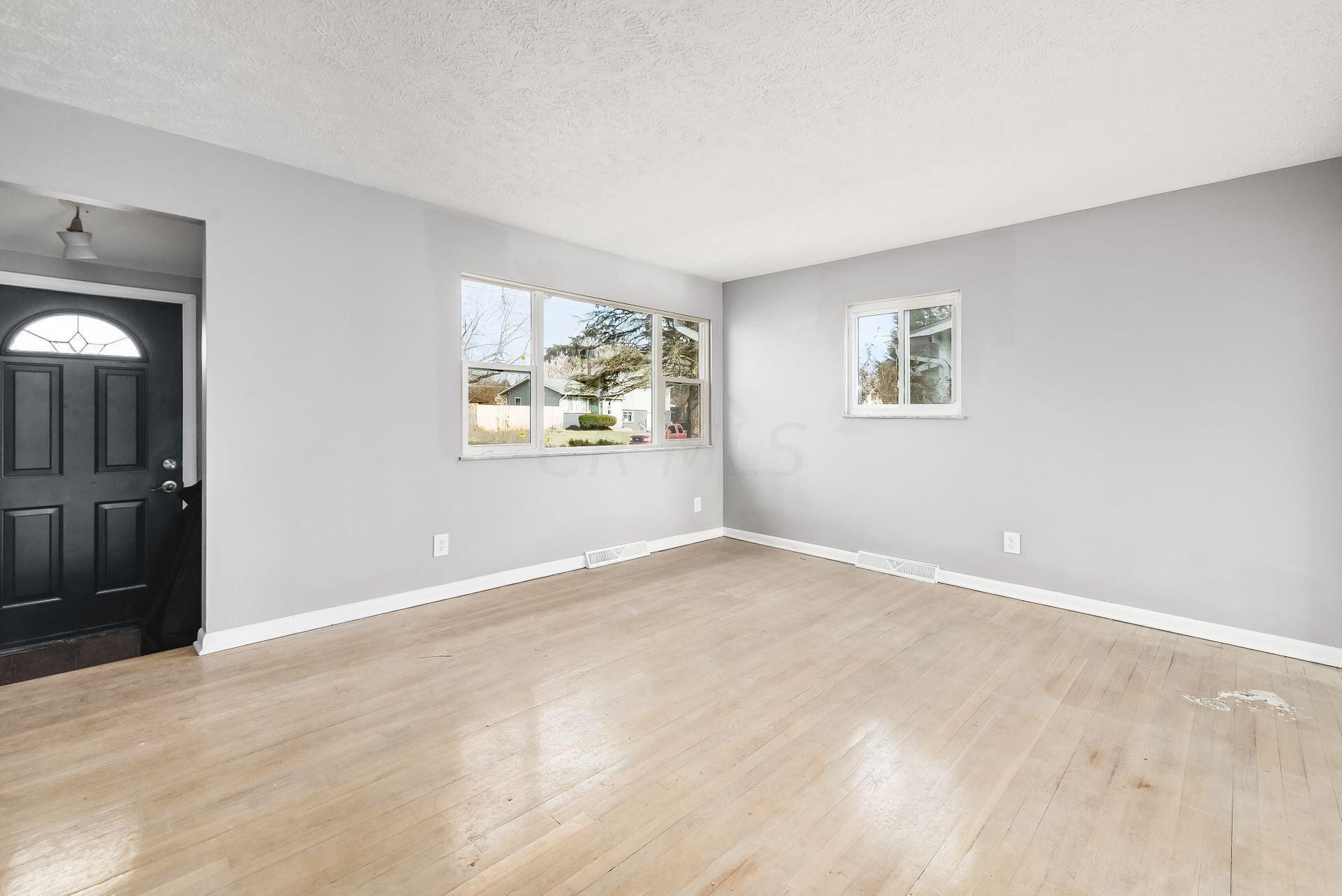 973 Reeb Avenue Columbus, OH 43207 - Photo 3 of 25 006_87ead23264_W Reeb Ave-004
