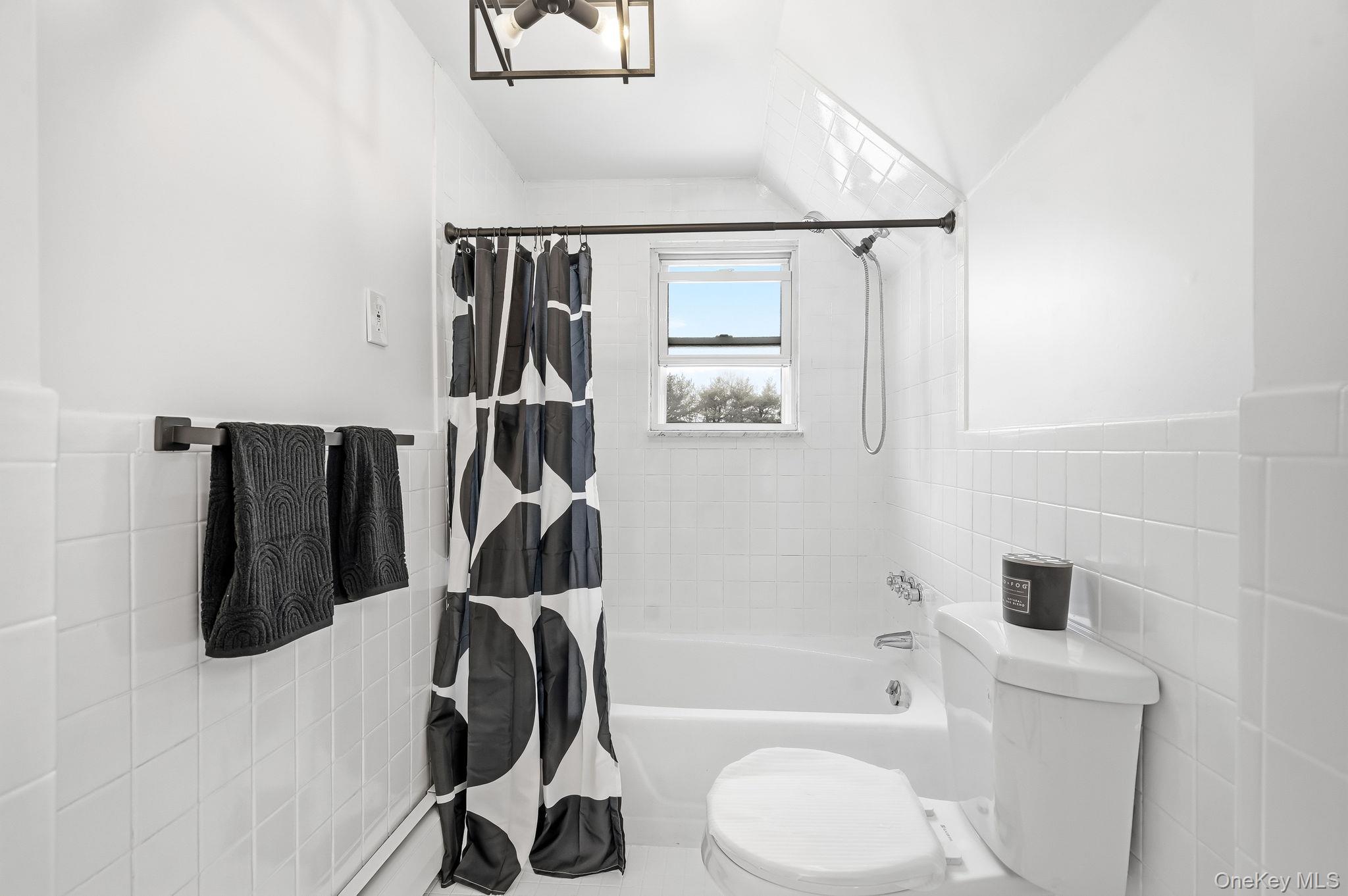 39 Lambert Lane New Rochelle, NY 10804 - Photo 27 of 36 Hall bathroom