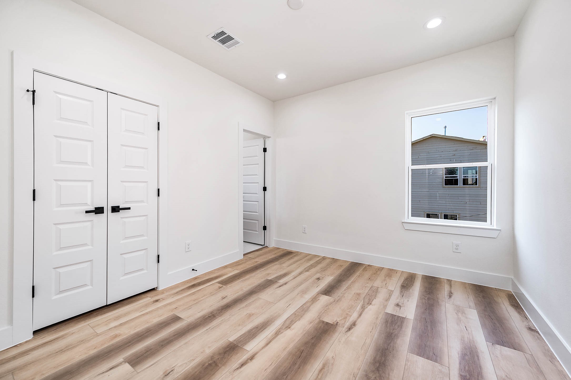3201 St Emanuel Street, Unit A Houston, TX 77004 - Photo 21 of 37 Secondary Bedroom - Third Floor