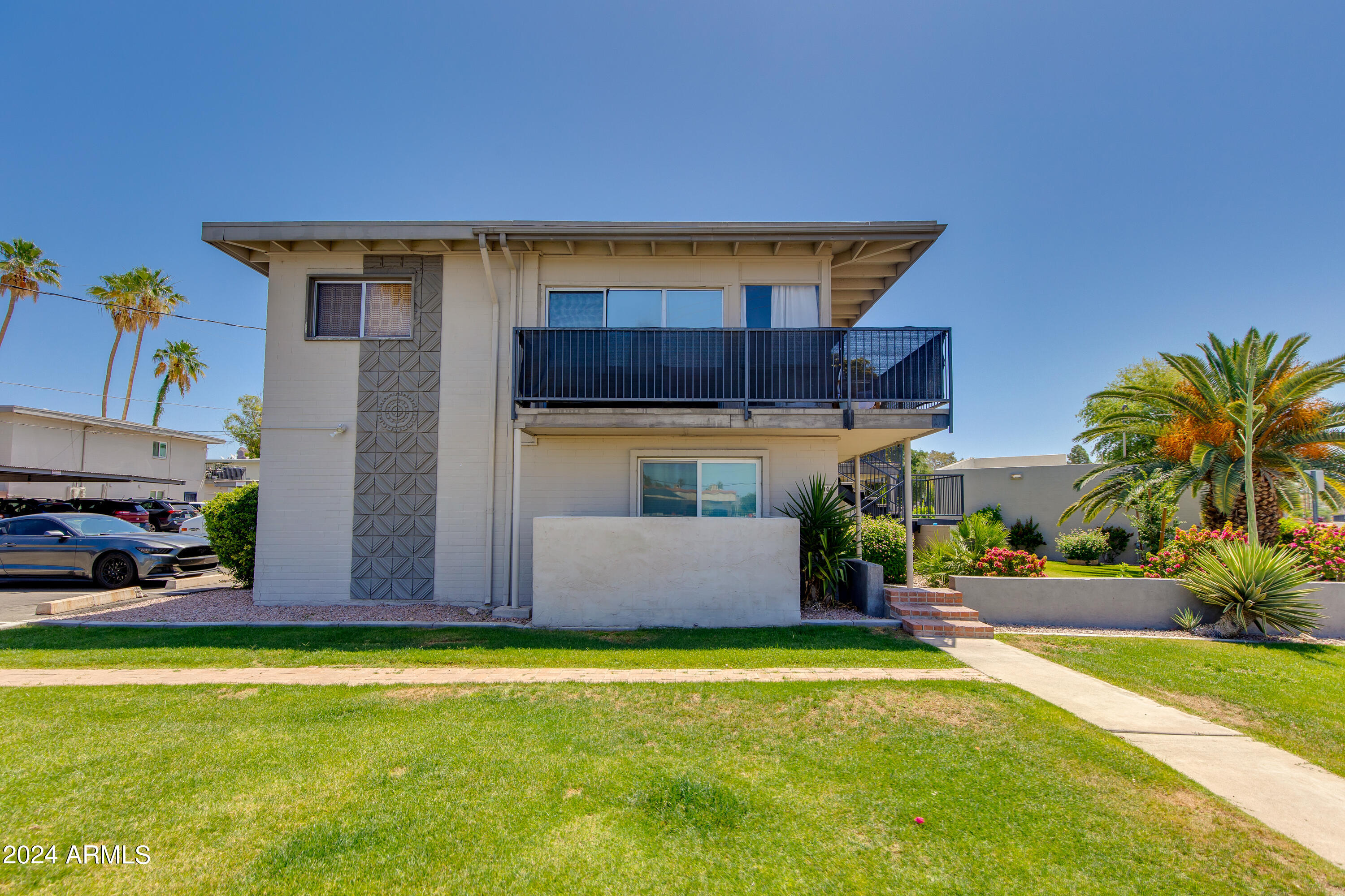 4131 East Camelback Road, Unit 40 Phoenix, AZ 85018 - Photo 1 of 27 01-Calle Redonda