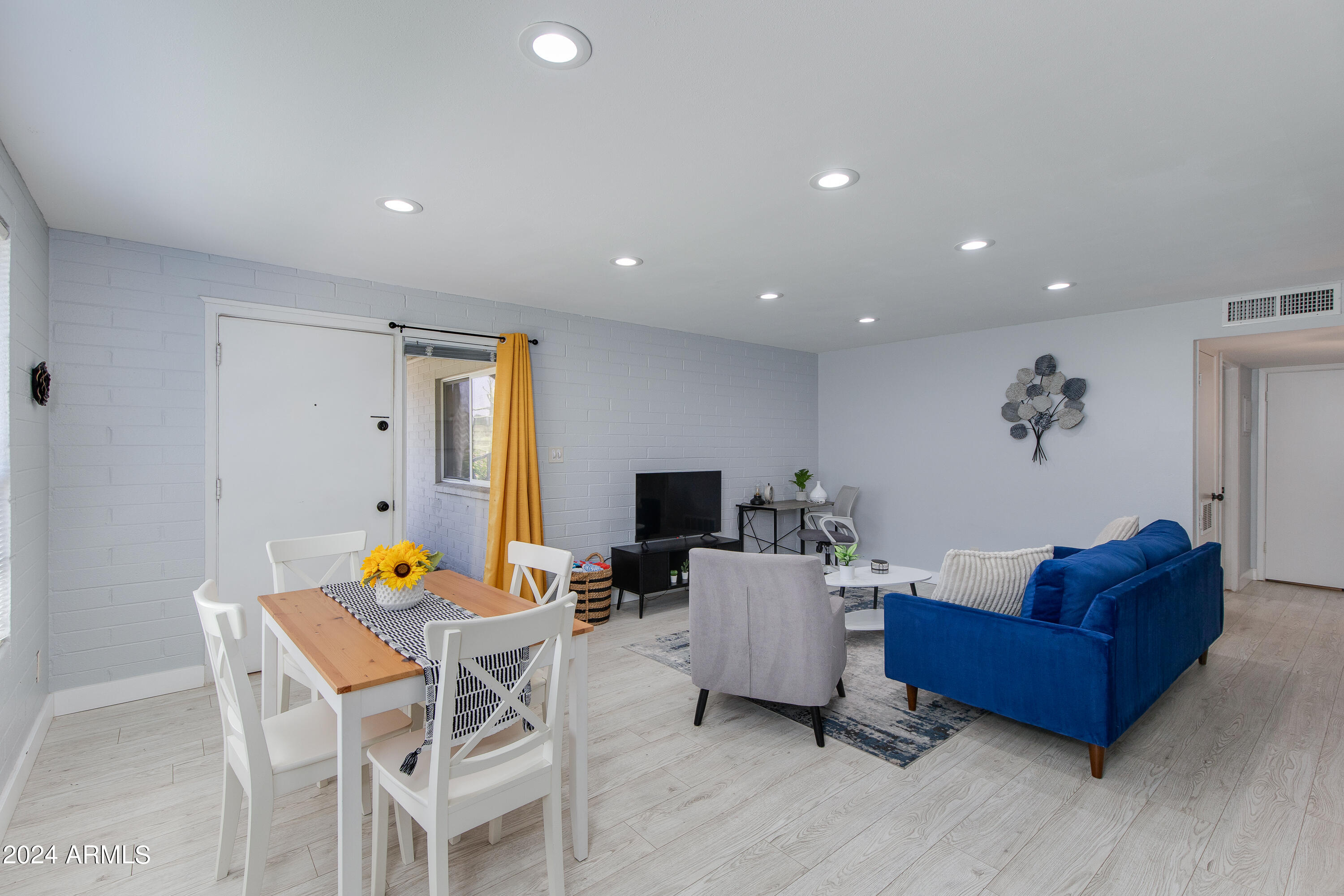 4131 East Camelback Road, Unit 40 Phoenix, AZ 85018 - Photo 6 of 27 15-Calle Redonda