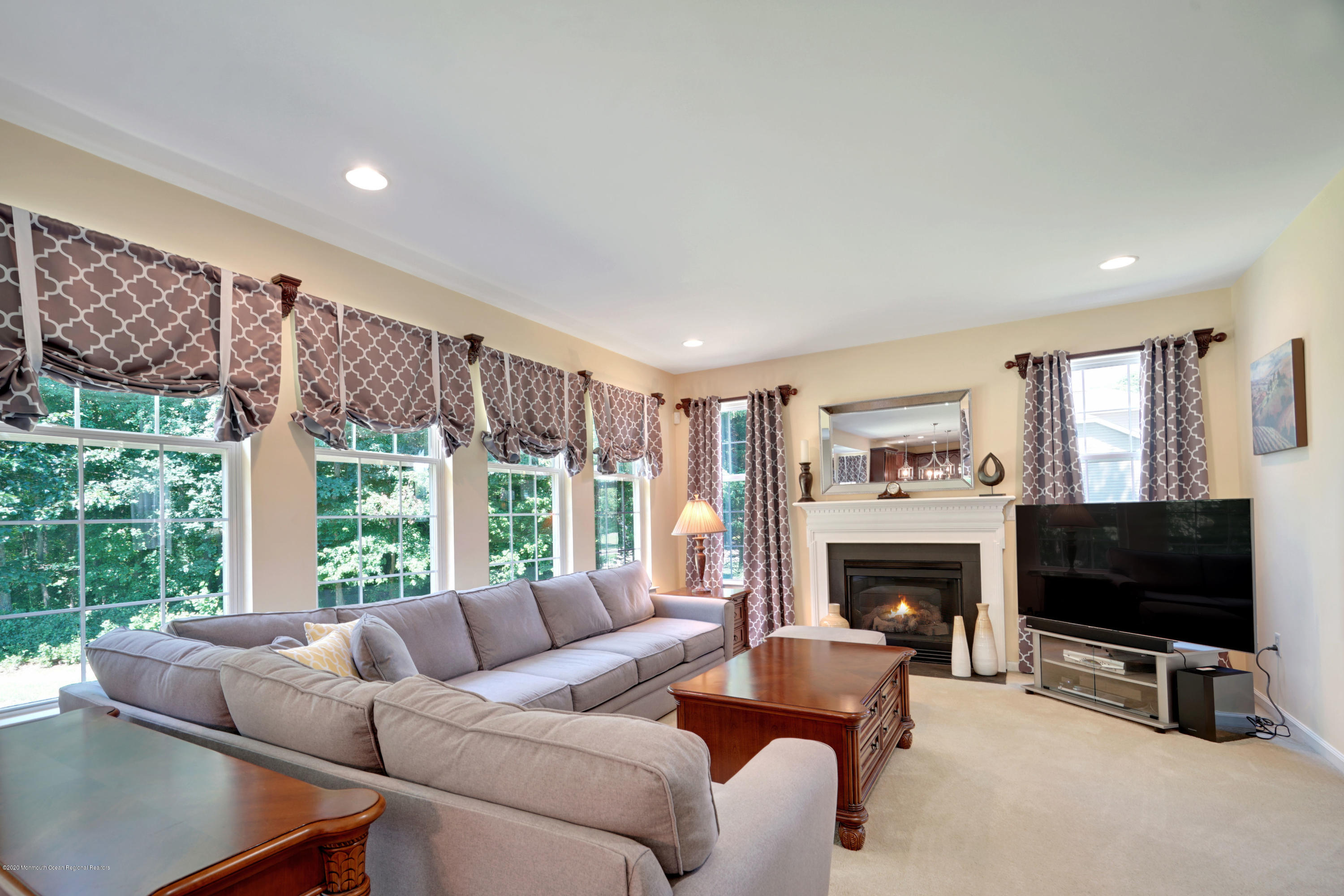 1018 Aumack Road Jackson, NJ 08527 - Photo 9 of 37 Family room