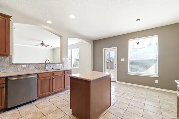 $2,395 | 1914 Lake Peipsi, San Antonio, TX 78251