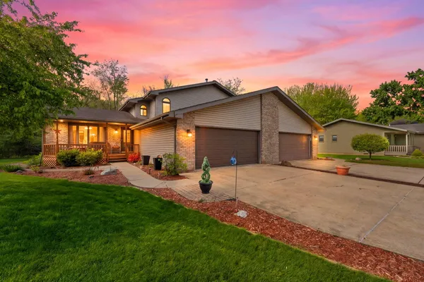 $289,900 | 339 Bunker Drive, Schererville, IN 46375