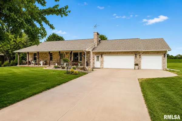 $1,199,990 | 21087 North 25 East Road, Danvers, IL 61732