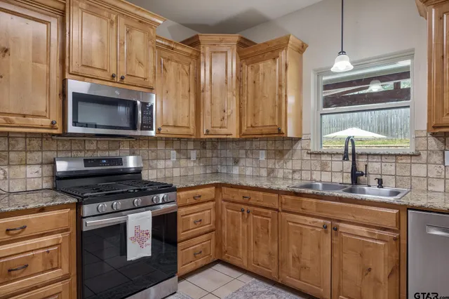 $384,900 | 708 Jaxon Drive, Whitehouse, TX 75791