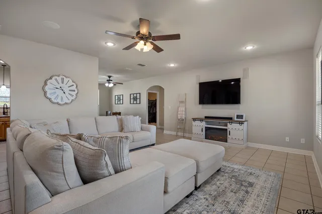 $384,900 | 708 Jaxon Drive, Whitehouse, TX 75791