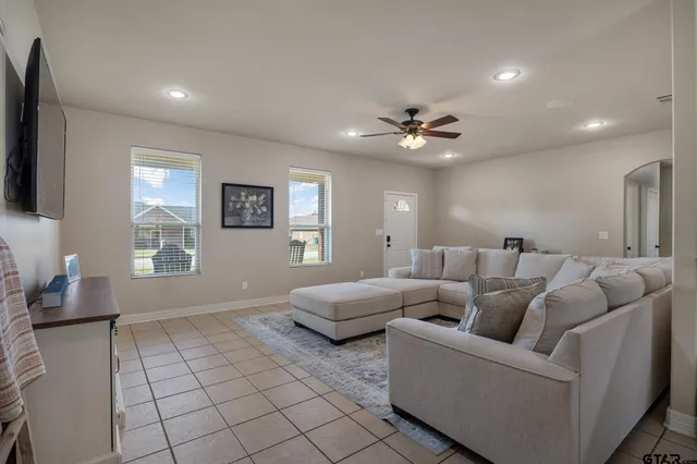 $384,900 | 708 Jaxon Drive, Whitehouse, TX 75791