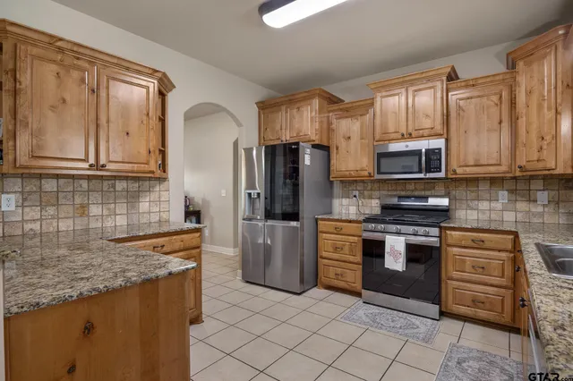 $384,900 | 708 Jaxon Drive, Whitehouse, TX 75791