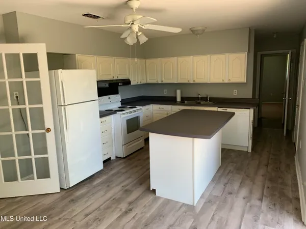 $1,550 | 2504 Middlecoff Drive, Gulfport, MS 39507