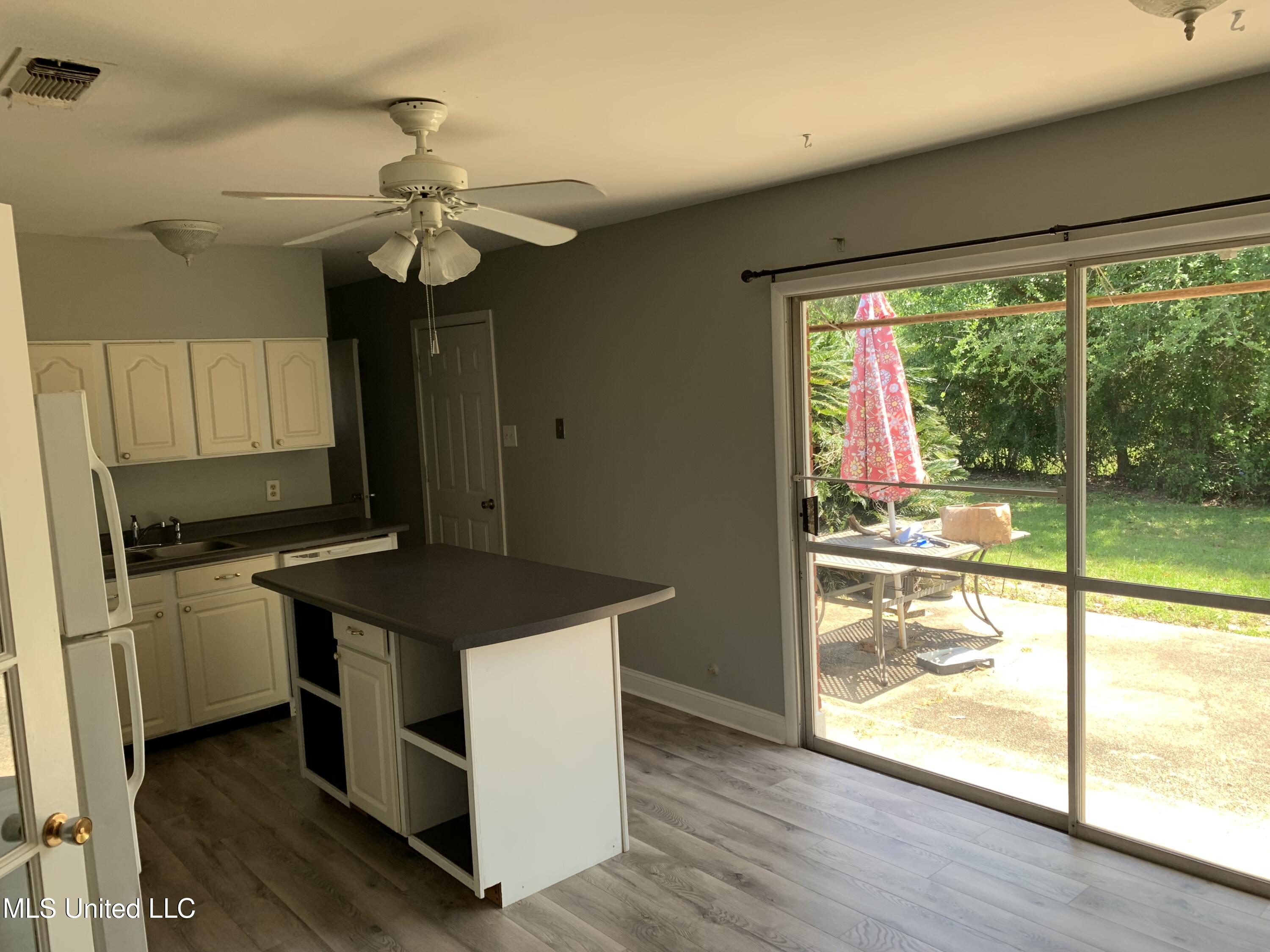 2504 Middlecoff Drive Gulfport, MS 39507 - Photo 5 of 9 IMG_4472