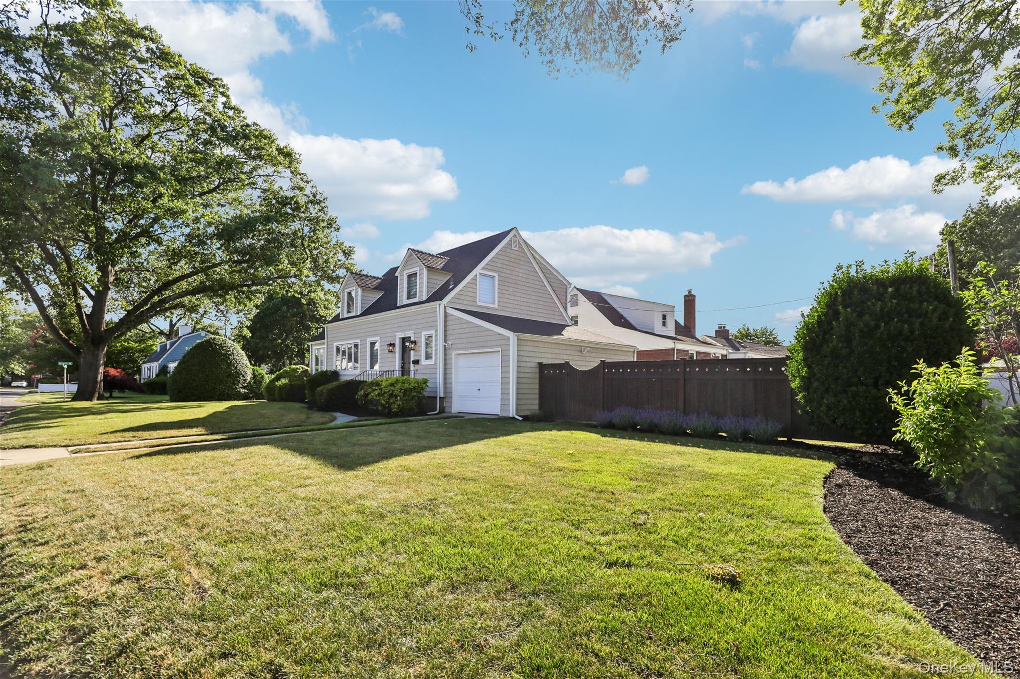 1660 Fenimore Road Hewlett, NY 11557 - Photo 3 of 40