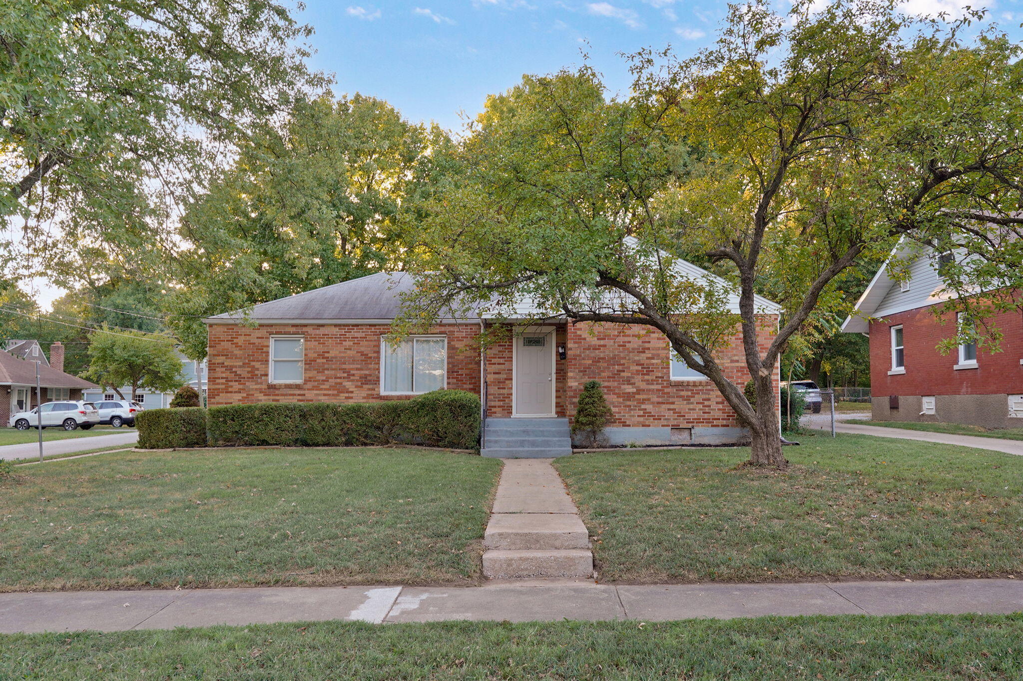 637 S Kickapoo Ave-1