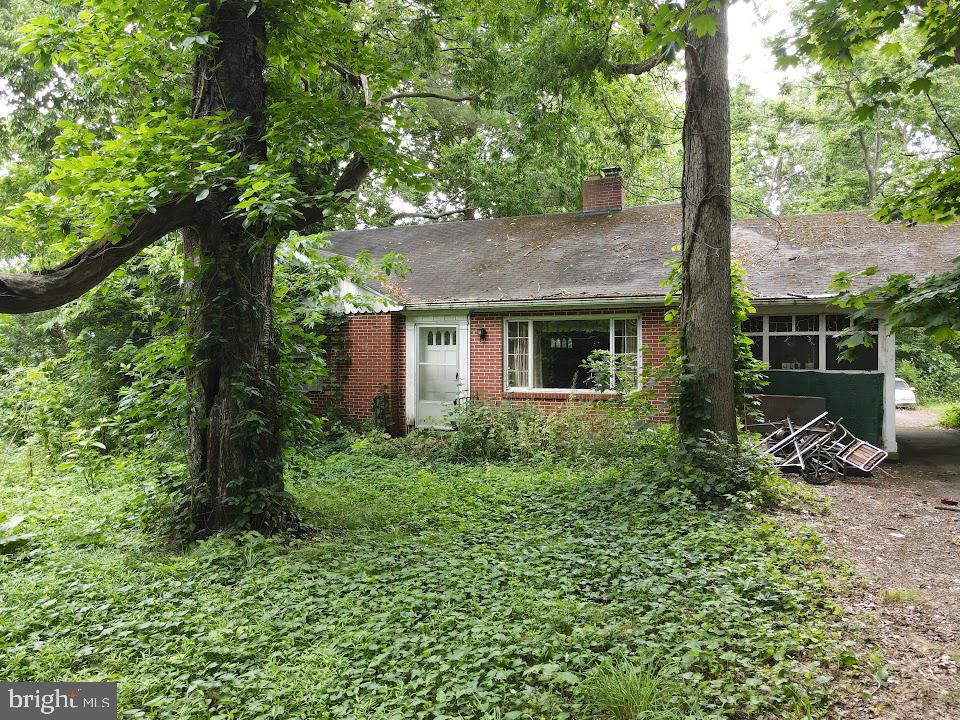 1733 Lancaster Road Manheim, PA 17545 - Photo 2 of 22 a backyard of a house with lots of green space