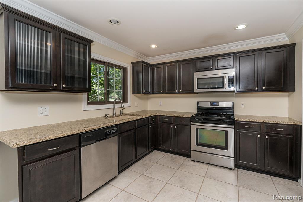 1631 Sumac Drive Rochester Hills, MI 48309 - Photo 11 of 29