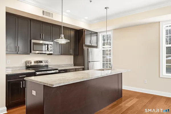 $584,900 | 142 East Avenue, Unit A305, Norwalk, CT 06851