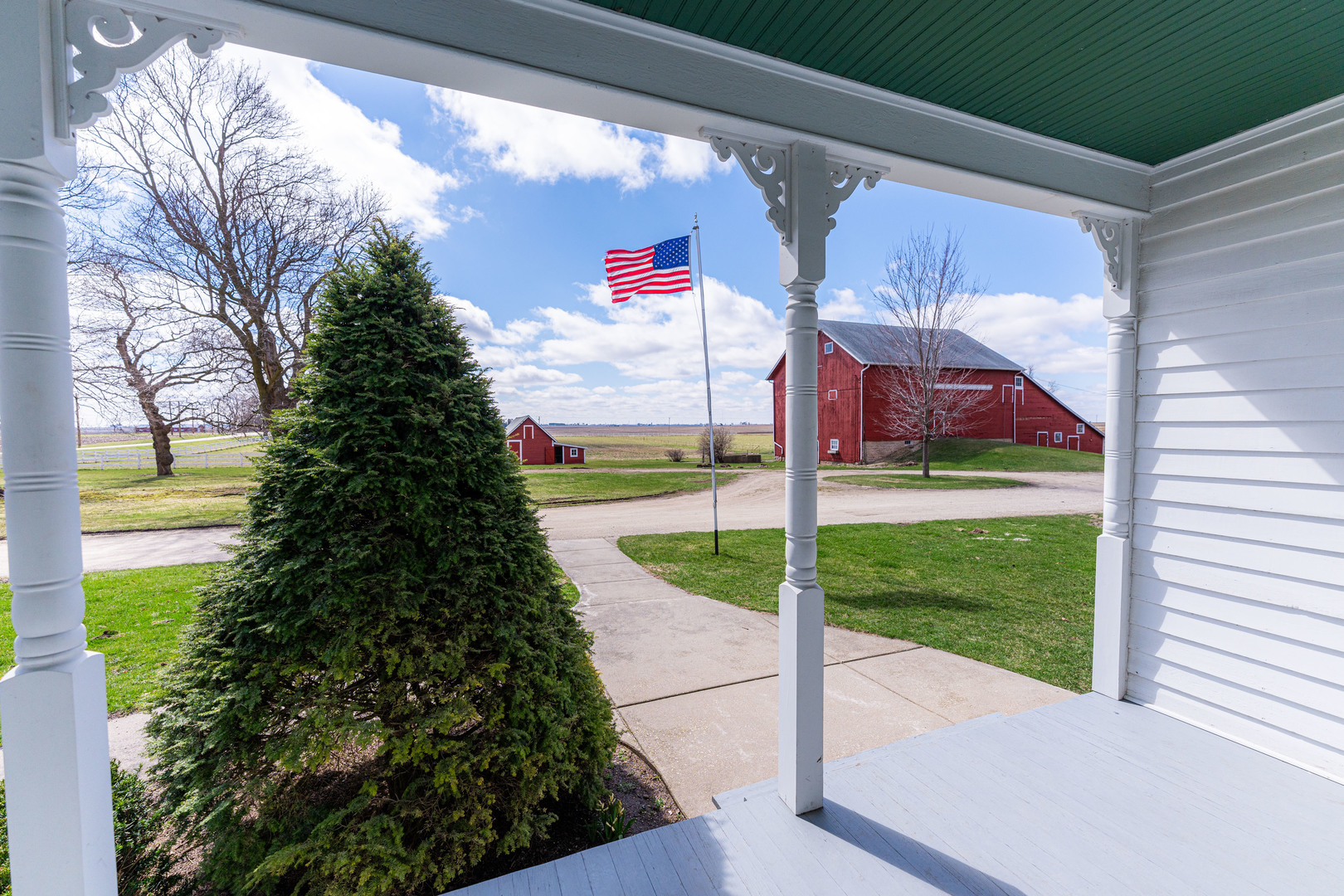 23659 Malta Road Malta, IL 60150 - Photo 36 of 111 a view of outdoor space deck and living room