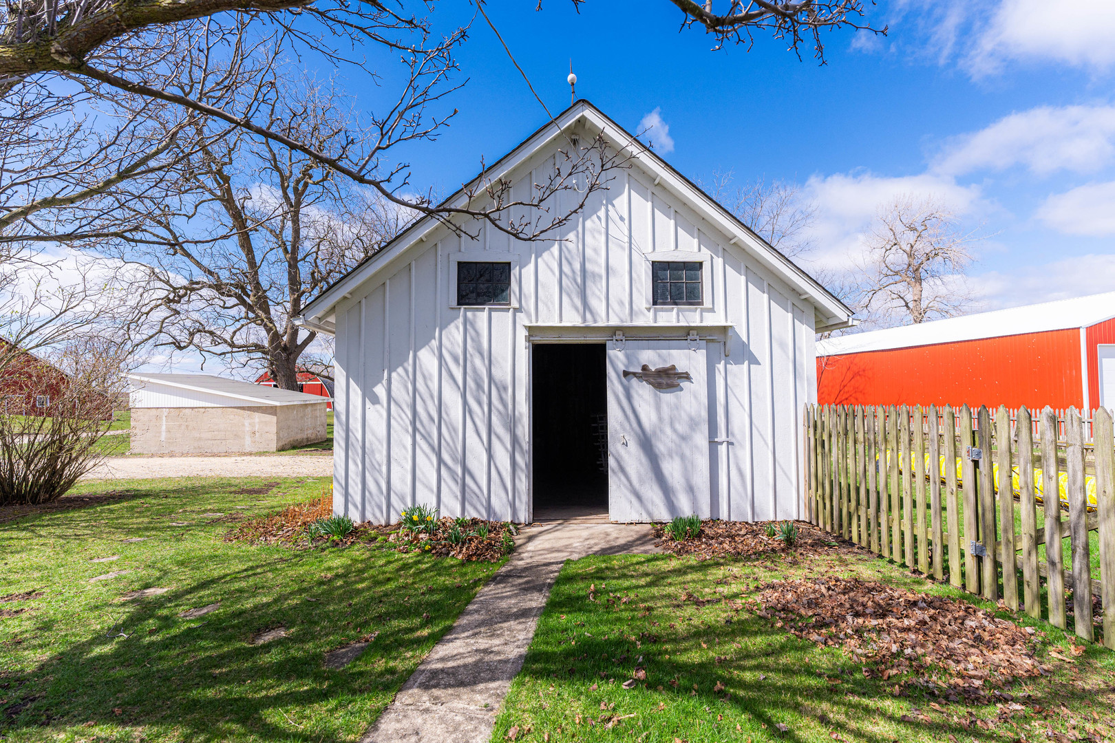 23659 Malta Road Malta, IL 60150 - Photo 41 of 111 a front view of a house with garden