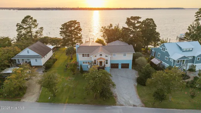 $950,000 | 321 Riverside Drive, New Bern, NC 28560