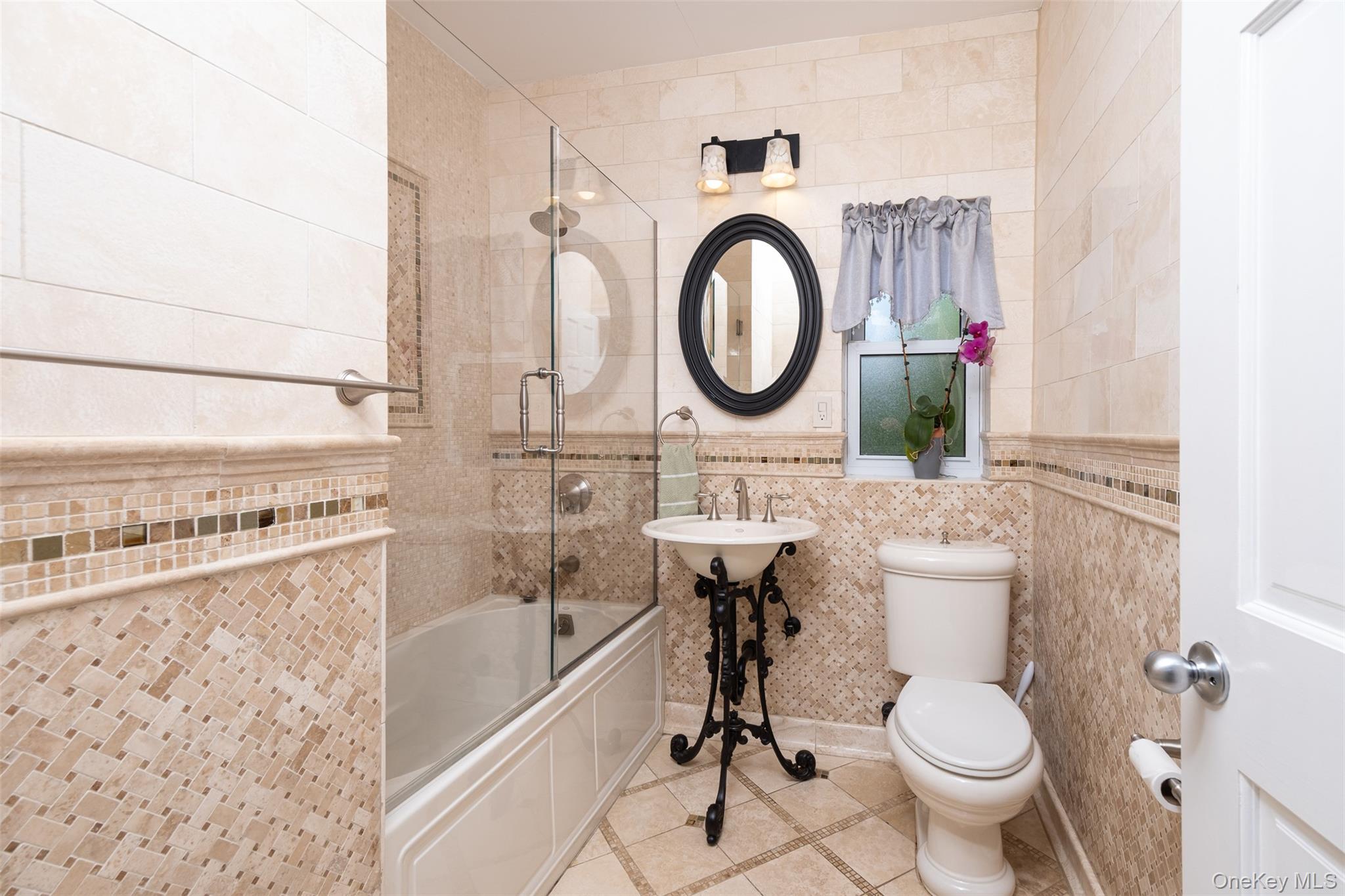982 Split Rock Road Pelham, NY 10803 - Photo 15 of 33 a bathroom with a sink a toilet and a bathtub