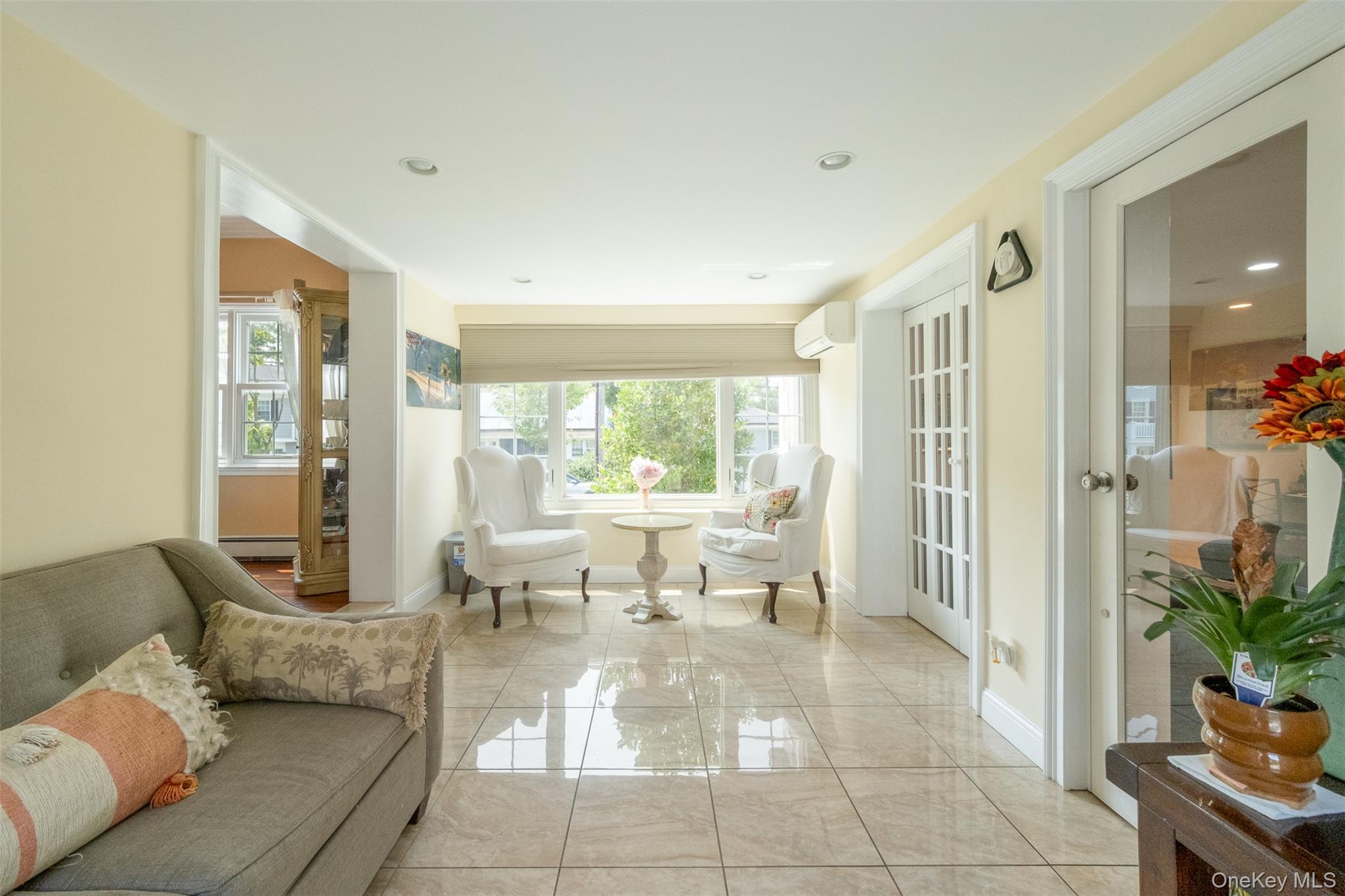 982 Split Rock Road Pelham, NY 10803 - Photo 10 of 33 a living room with furniture and a large window