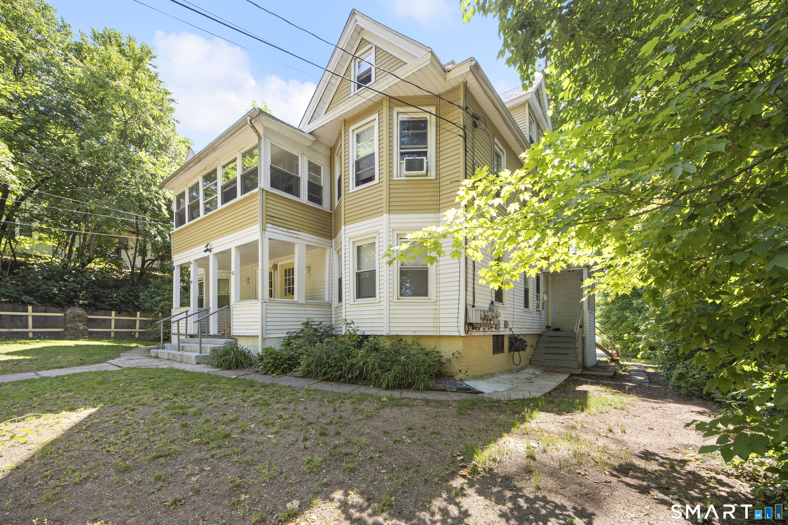 12 Arch Street Manchester, CT 06040 - Photo 3 of 40