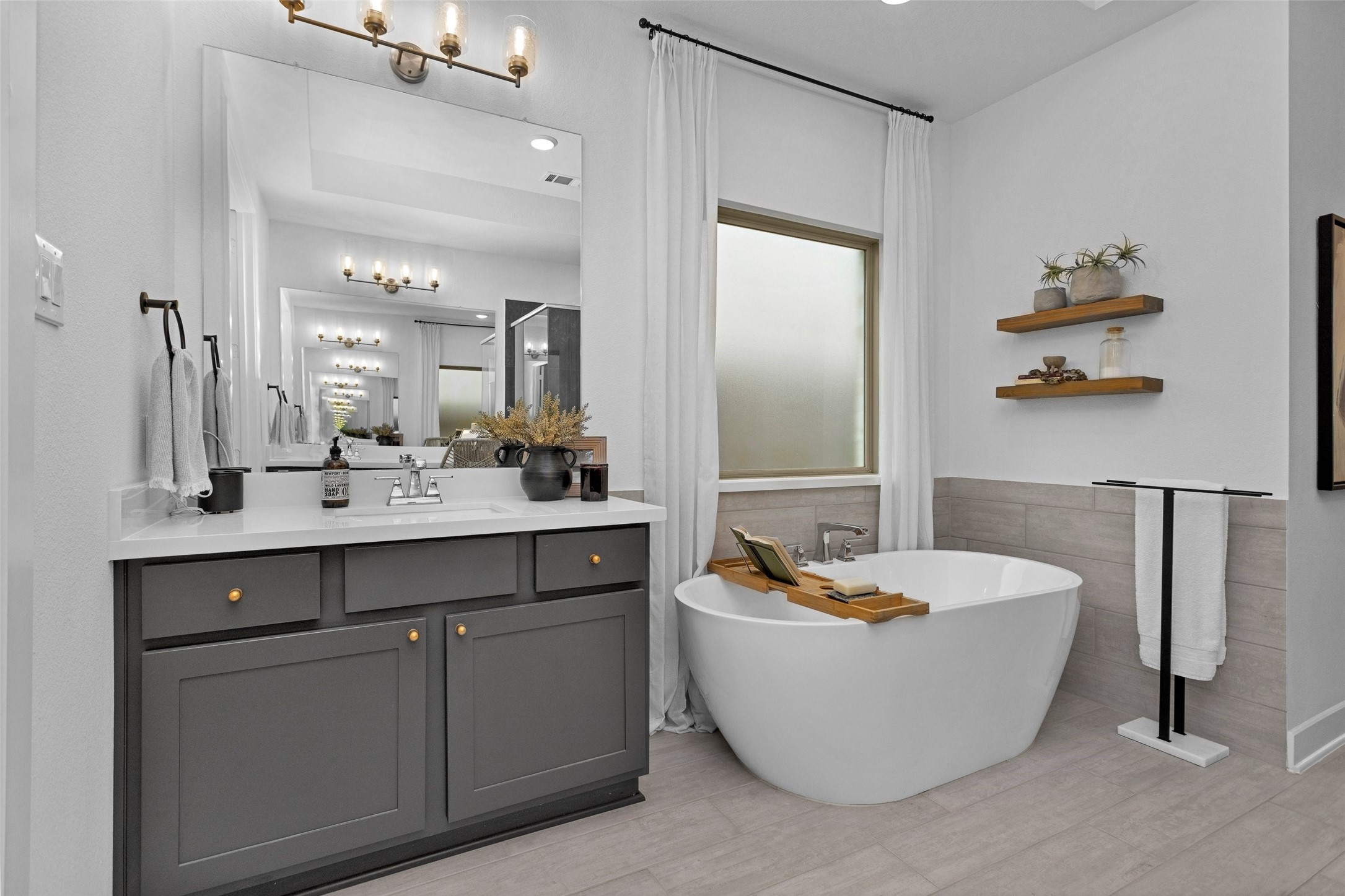 108 Stephens Rdg Lane Montgomery, TX 77316 - Photo 27 of 50 a spacious bathroom with a tub a sink and mirror