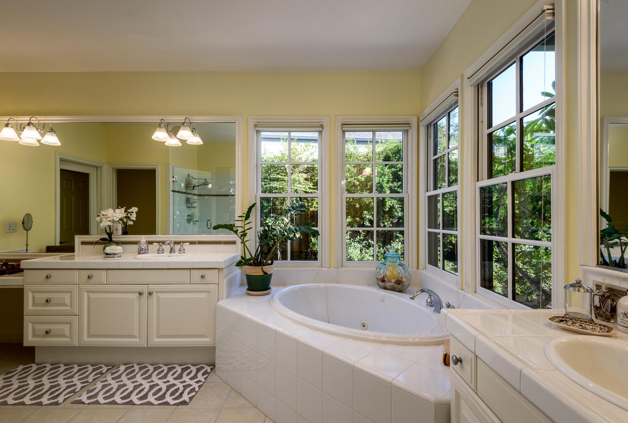 2623 Caspia Lane Summerland, CA 93067 - Photo 20 of 28 Primary bathroom with jacuzzi tub