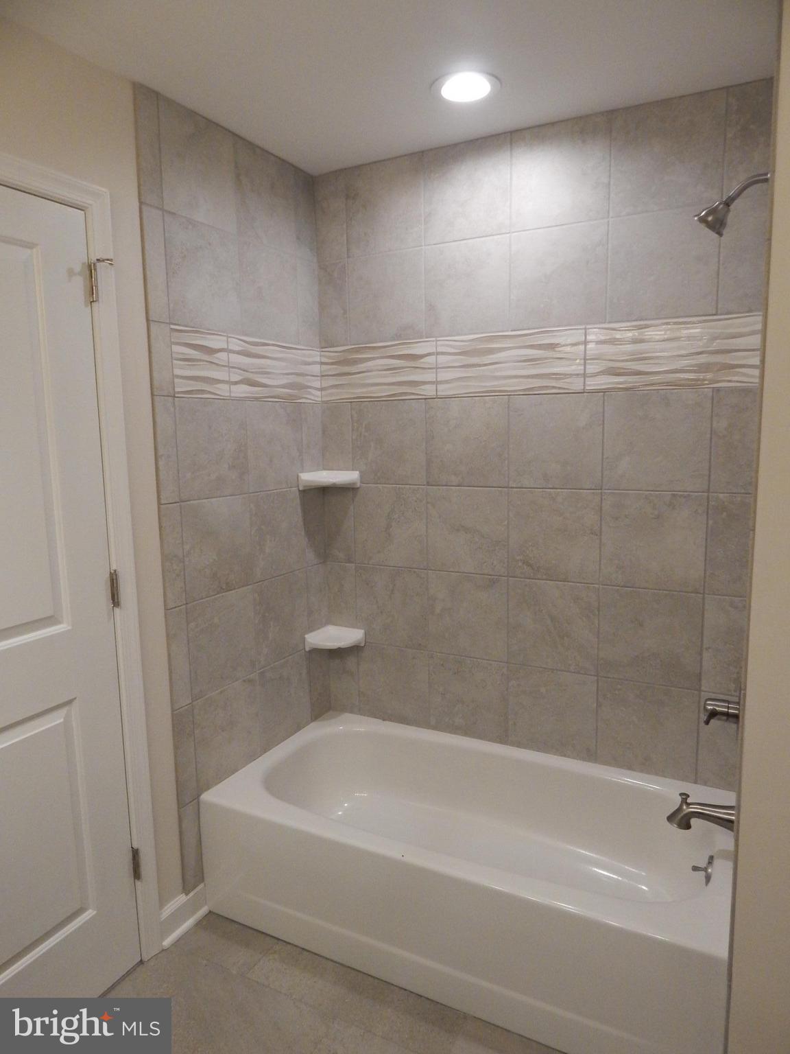 703 Hyde Park Road Baltimore, MD 21221 - Photo 14 of 24 Bath