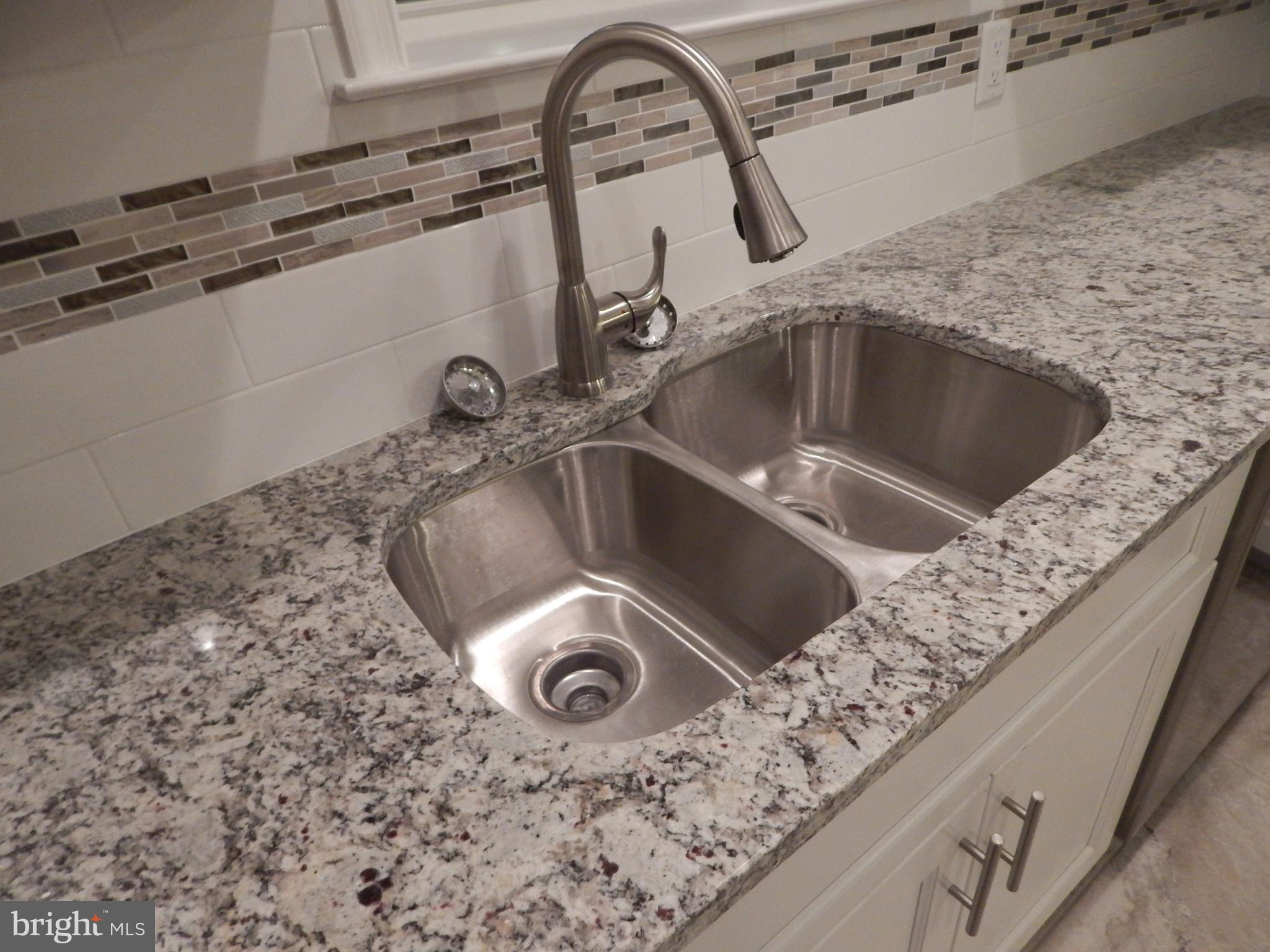 703 Hyde Park Road Baltimore, MD 21221 - Photo 7 of 24 Kitchen