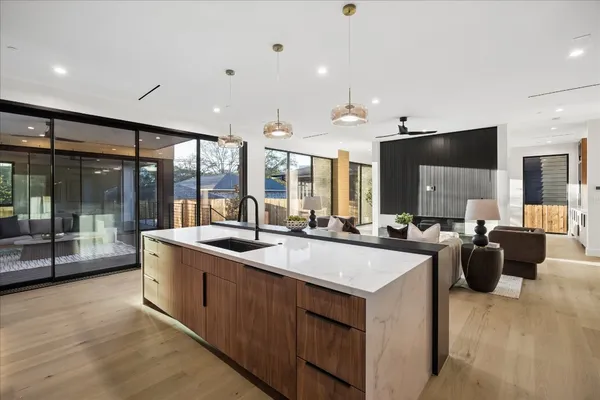 $2,295,000 | 505 Wilmington Drive, Bellaire, TX 77401