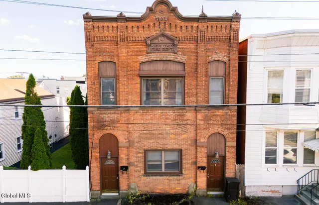 $1,500 | 610 23rd Street, Watervliet, NY 12189