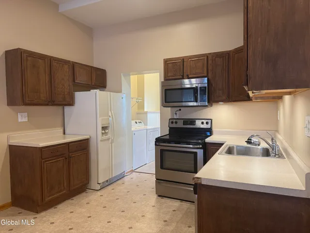 $1,500 | 610 23rd Street, Watervliet, NY 12189