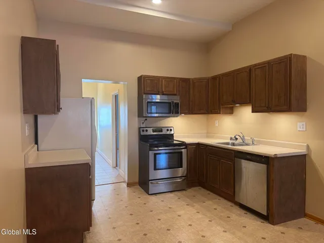 $1,500 | 610 23rd Street, Watervliet, NY 12189