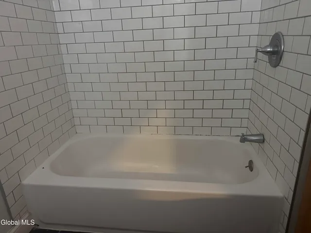 $1,500 | 610 23rd Street, Watervliet, NY 12189