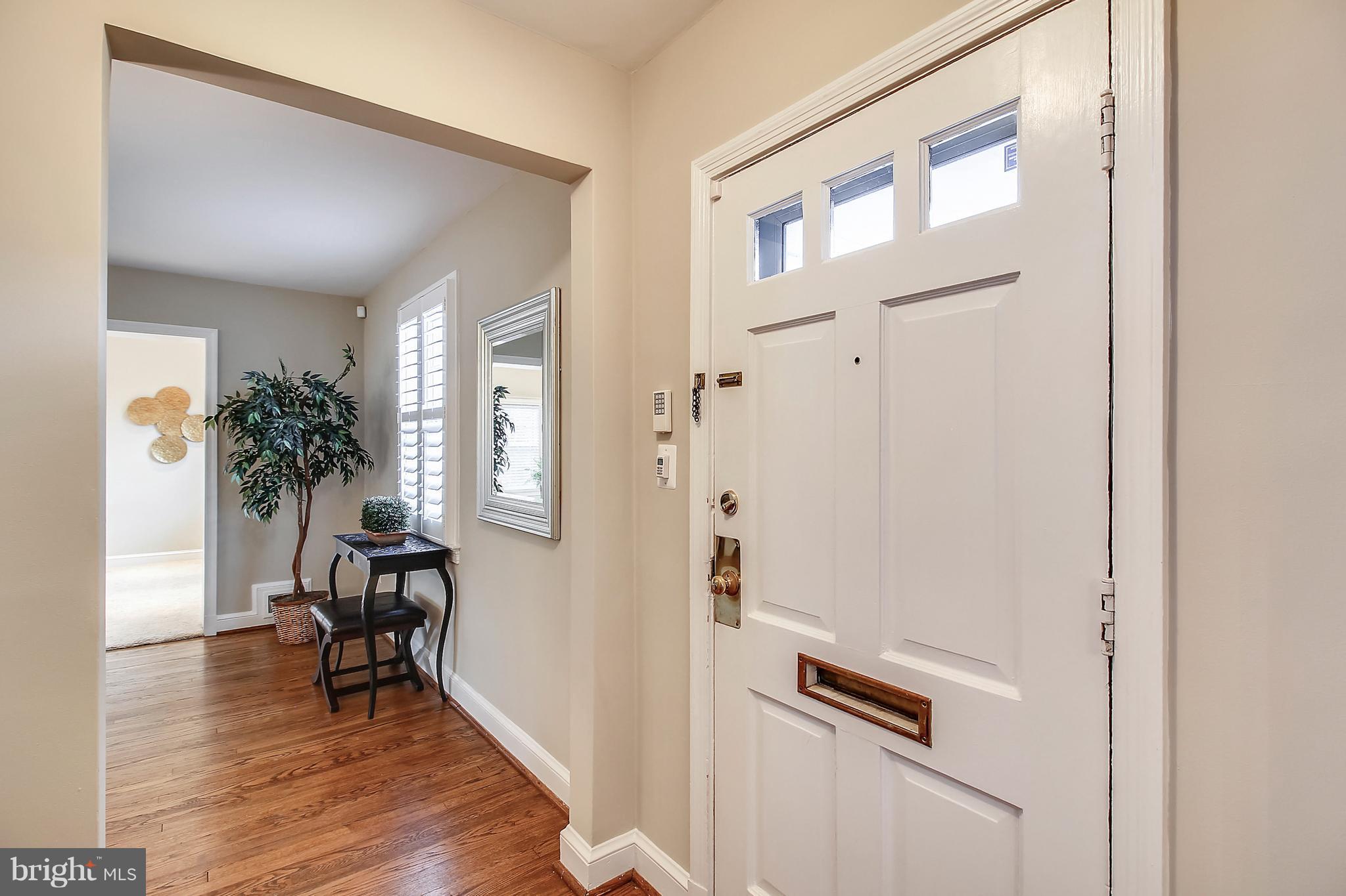 9612 Sutherland Road Silver Spring, MD 20901 - Photo 3 of 29 Foyer