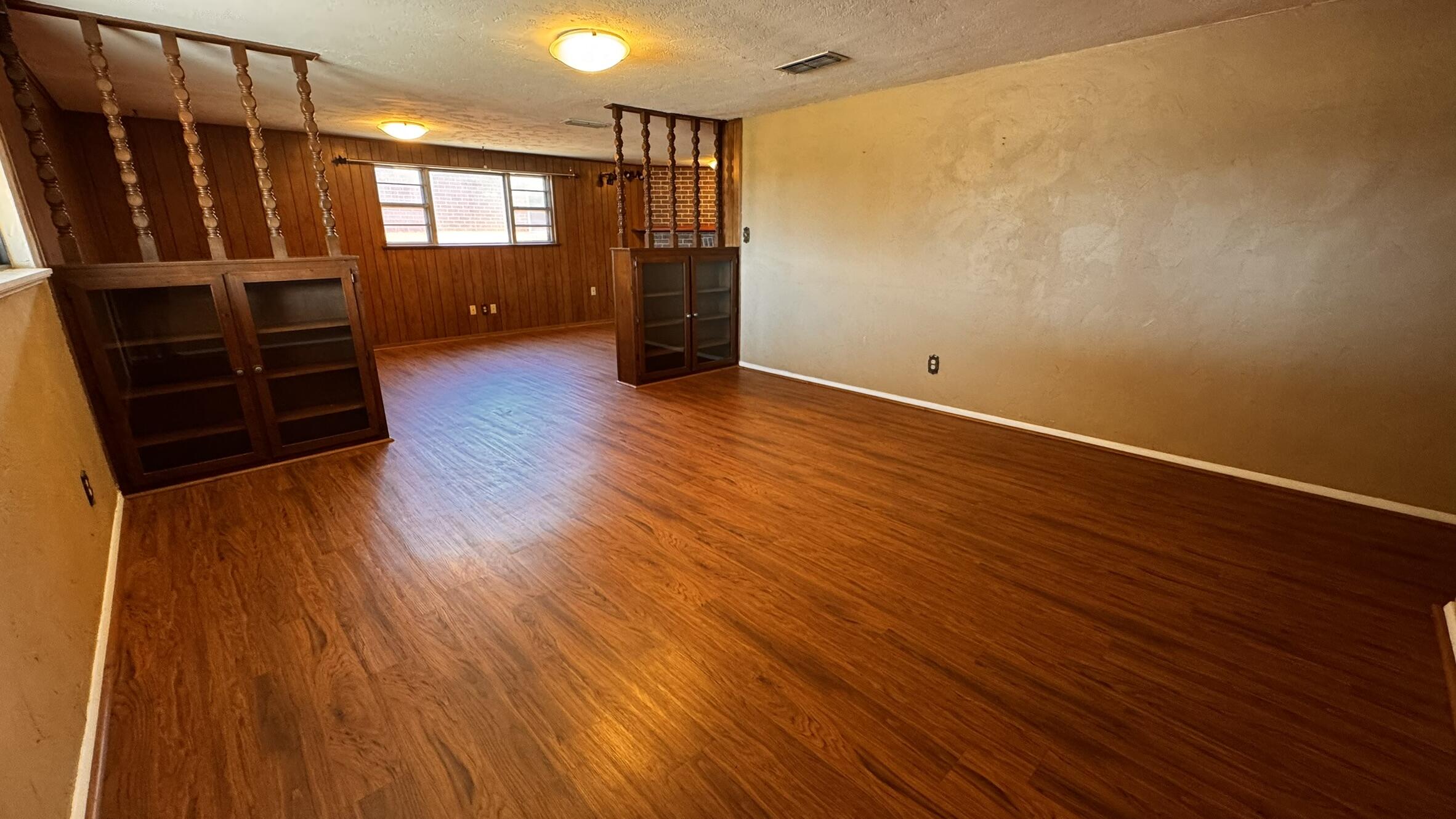 1604 Ennis Street Plainview, TX 79072 - Photo 3 of 29 IMG_7406