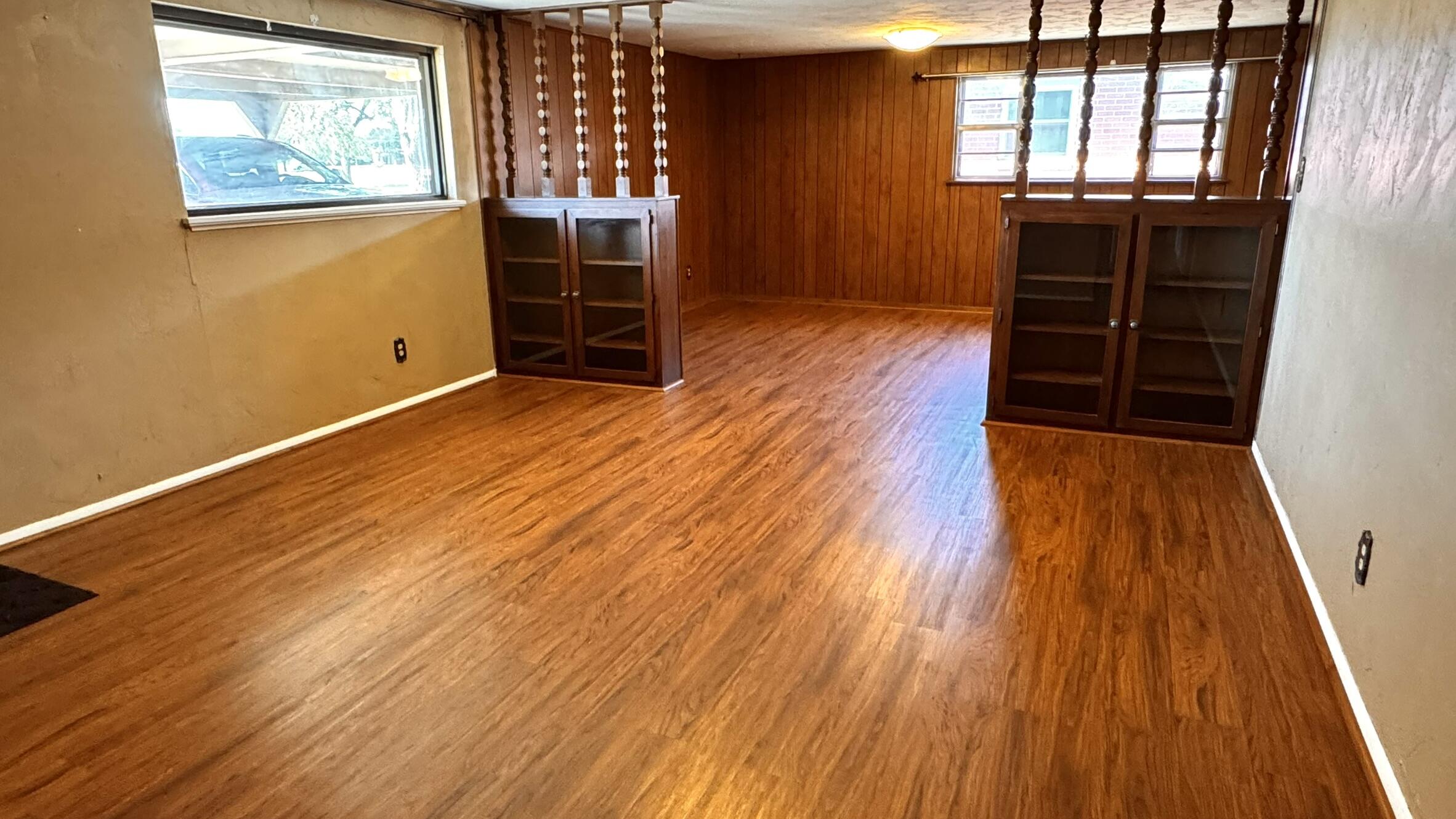 1604 Ennis Street Plainview, TX 79072 - Photo 4 of 29 IMG_7403