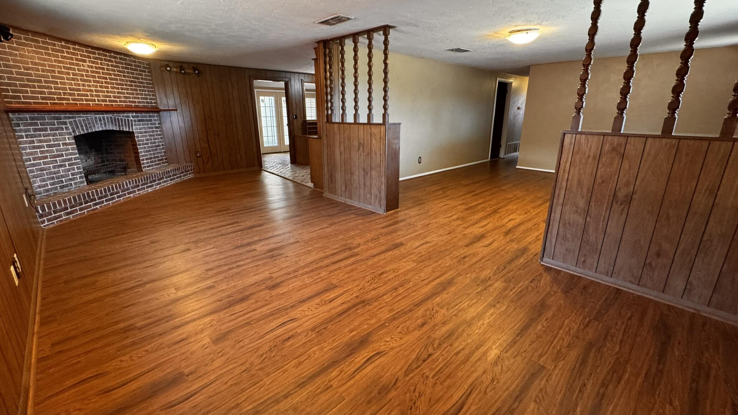 1604 Ennis Street Plainview, TX 79072 - Photo 6 of 29 IMG_7407