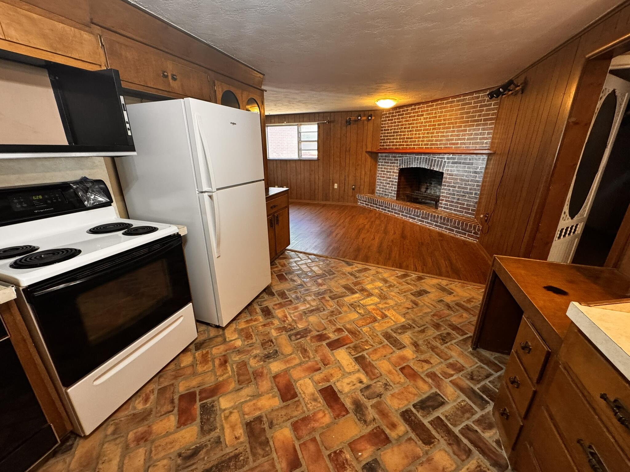 1604 Ennis Street Plainview, TX 79072 - Photo 10 of 29 IMG_7419