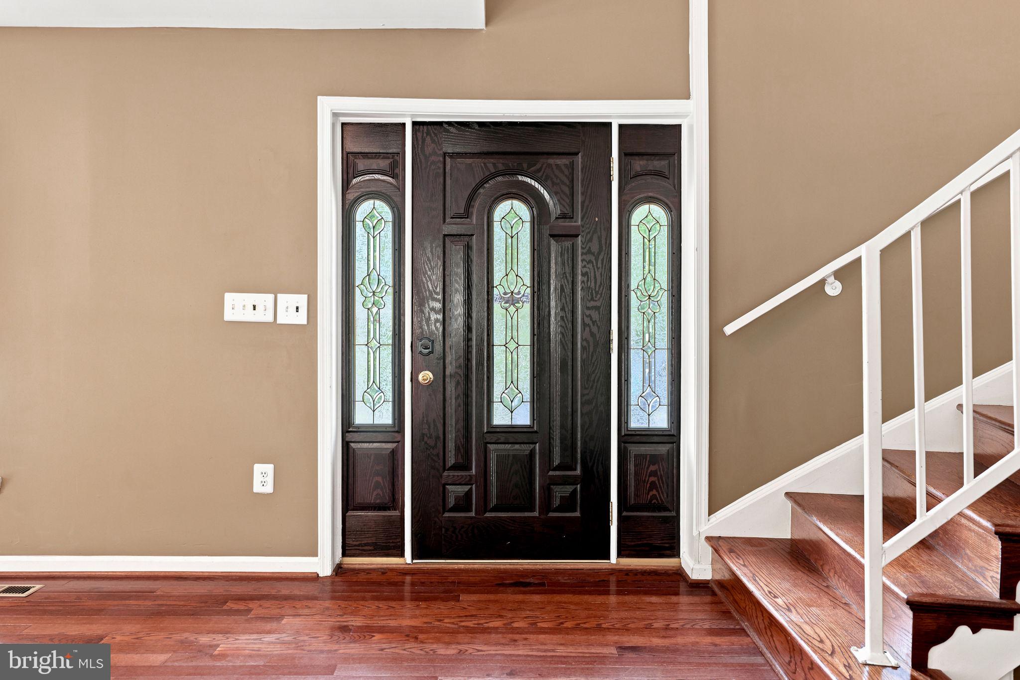 8916 Rugby Road Manassas Park, VA 20111 - Photo 4 of 105 Front door