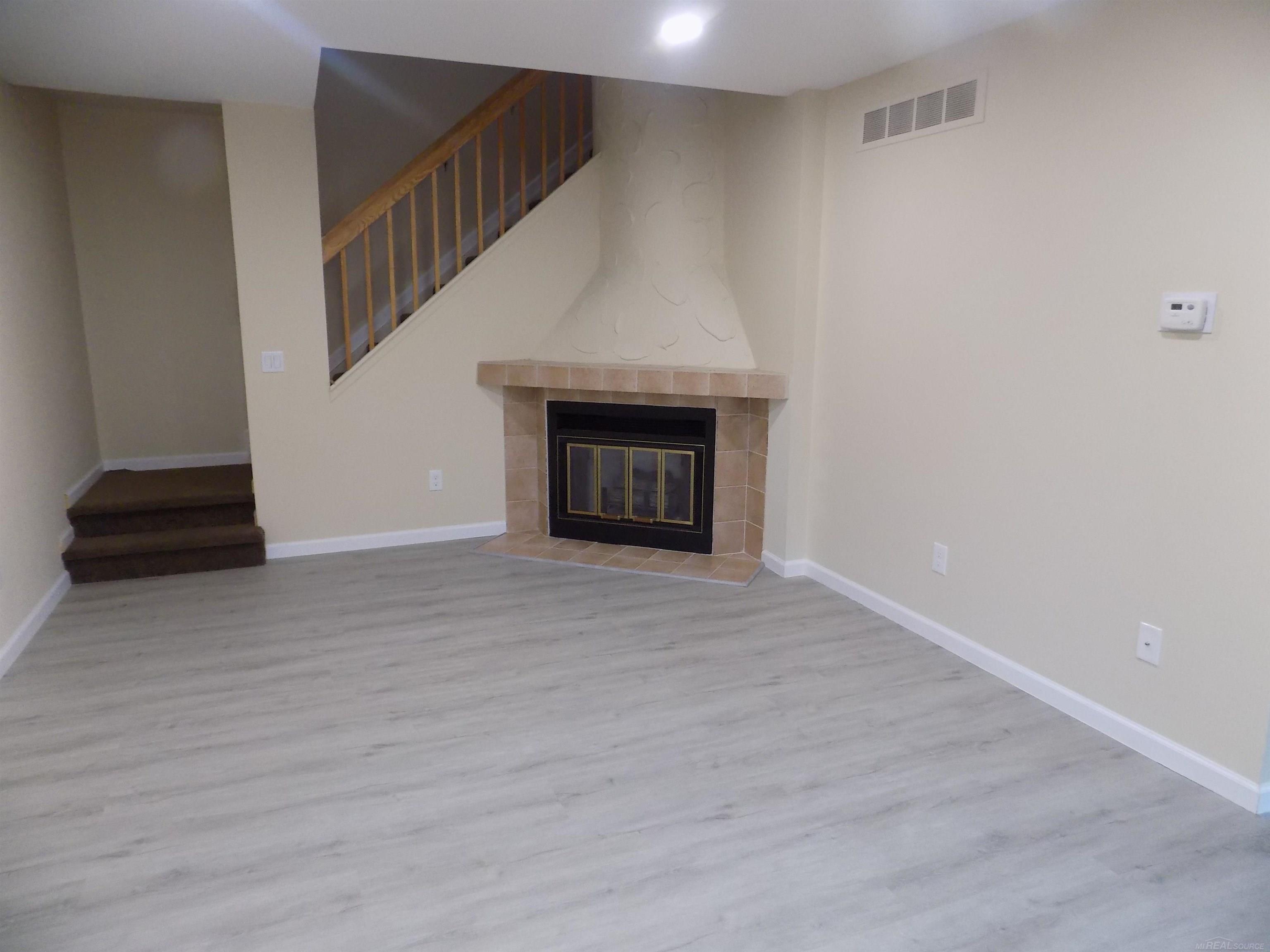 40043 Crosswinds Road Novi, MI 48375 - Photo 2 of 13