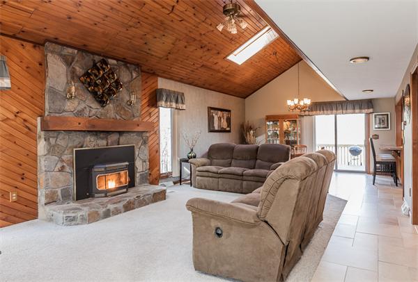 87 Maple Street Southampton, MA 01073 - Photo 4 of 30 Gallery Image 4