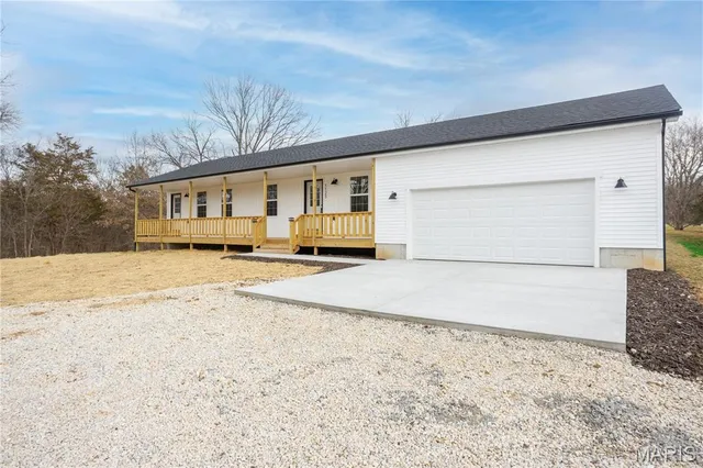 $272,950 | 1123 Moulton Street, De Soto, MO 63020