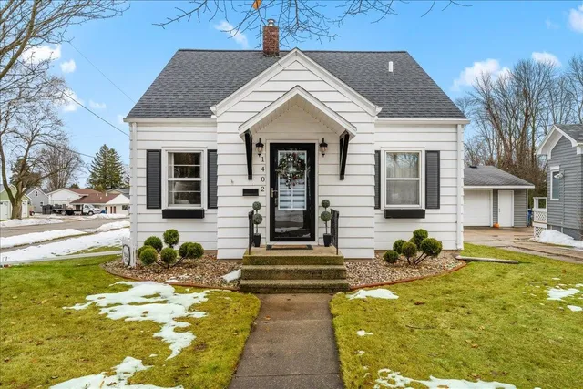 $284,000 | 1402 Dodge Street, Kewaunee, WI 54216