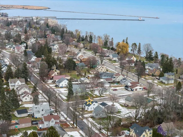 $284,000 | 1402 Dodge Street, Kewaunee, WI 54216