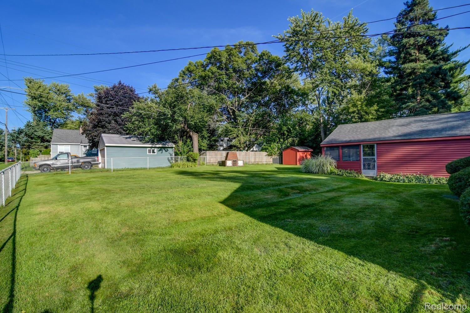 311 Dover Road Waterford, MI 48328 - Photo 40 of 67 311 Dover Exterior-9.jpg