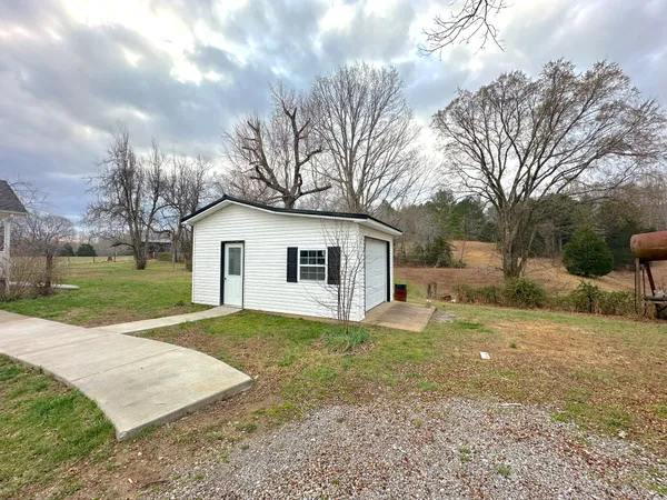 $1,700 | 2607 Cumberland City Road, Dover, TN 37058